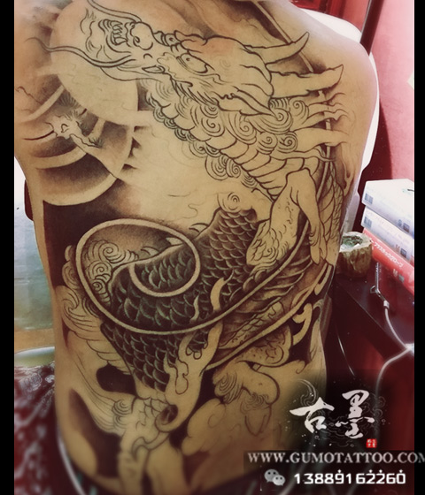 中国風 麒麟 满背纹身